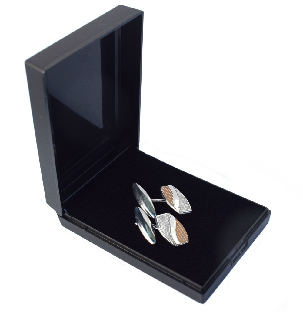 Fabulous pair of matching Art Deco men’s cufflinks View III