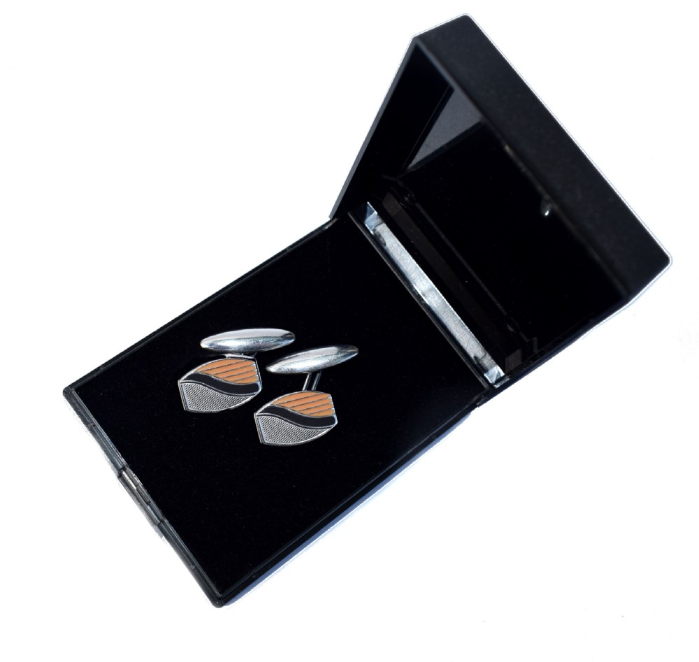 Fabulous pair of matching Art Deco men’s cufflinks View IV
