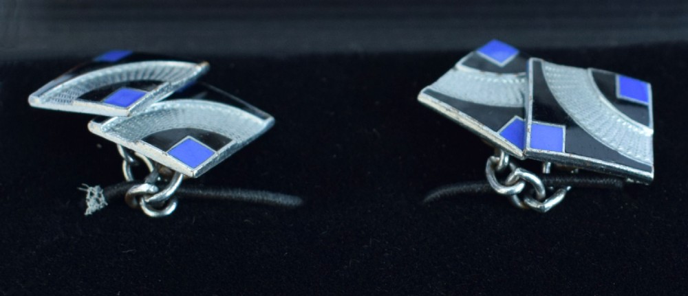 Art Deco Modernist Matching Pair of Enamel Gents Cufflinks, circa 1930 View III