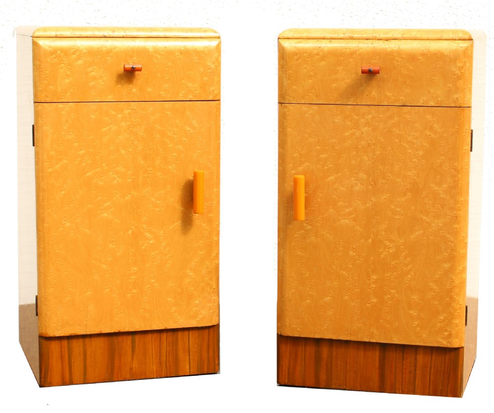 Art Deco Pair of Matching Bedside Cabinets in Blonde Maple, 1930s 
