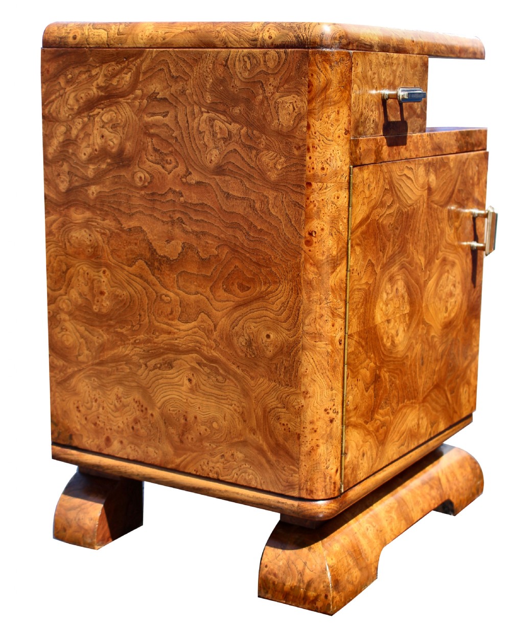 Art Deco Italian Pair of Matching Bedside Table Cabinets in Walnut, c1930 View III