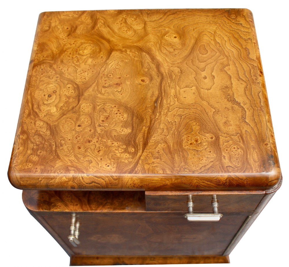 Art Deco Italian Pair of Matching Bedside Table Cabinets in Walnut, c1930 View VII