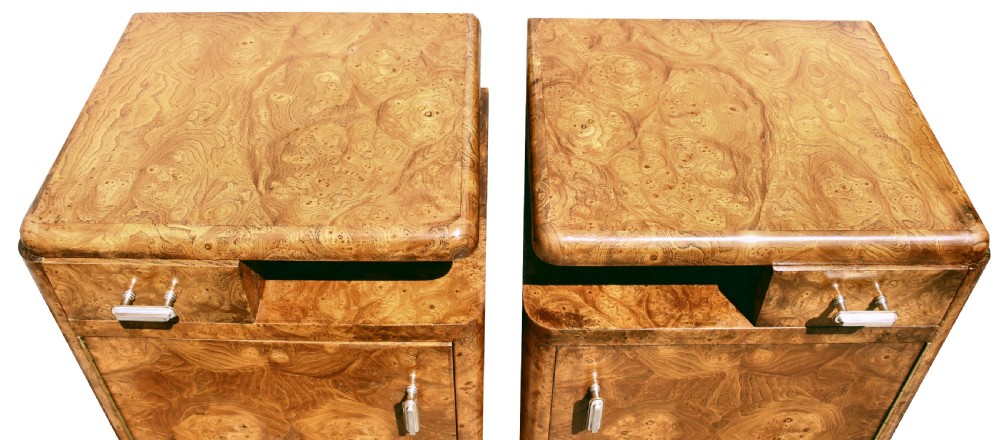 Art Deco Italian Pair of Matching Bedside Table Cabinets in Walnut, c1930 View VIII