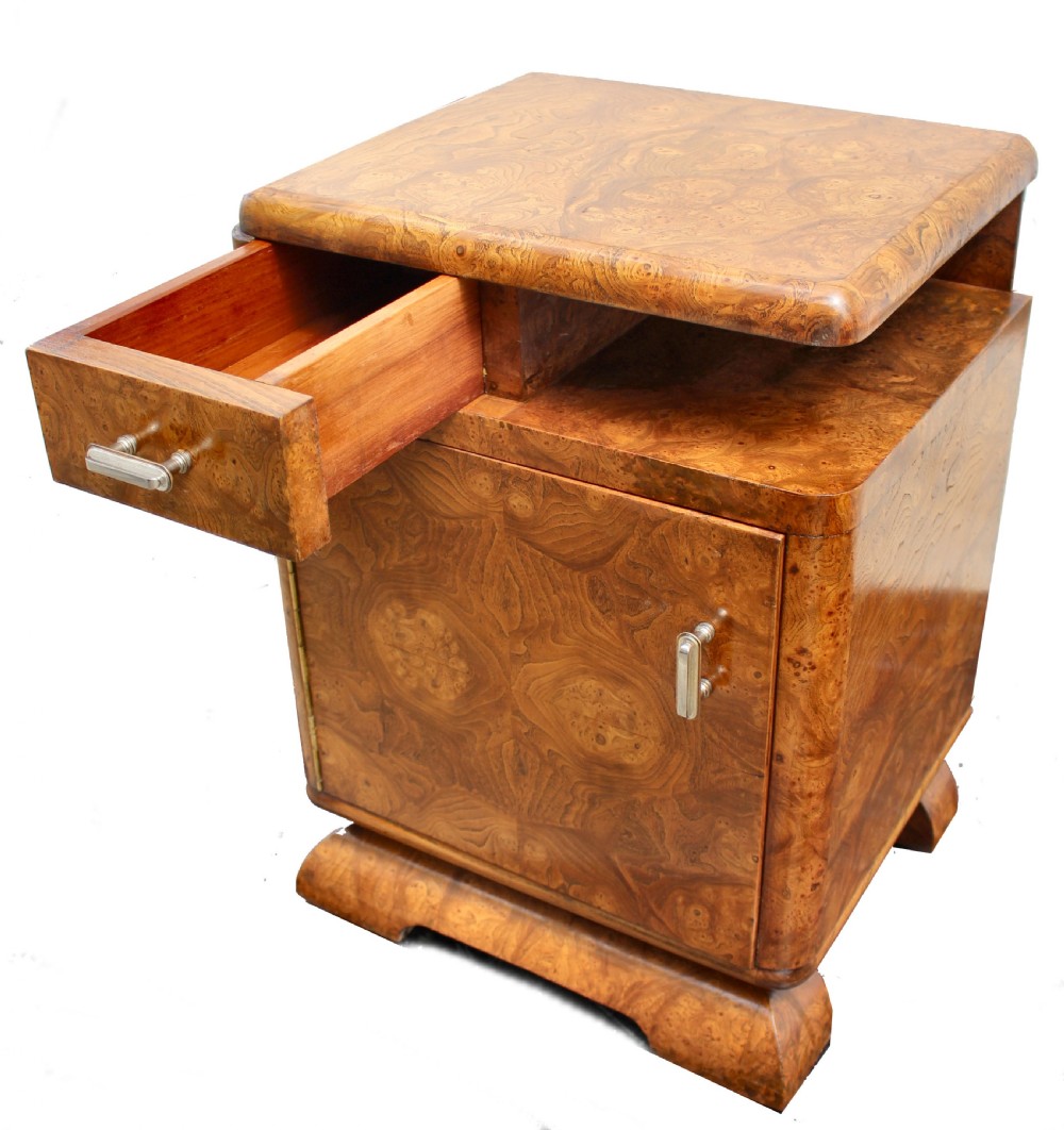 Art Deco Italian Pair of Matching Bedside Table Cabinets in Walnut, c1930 View IX