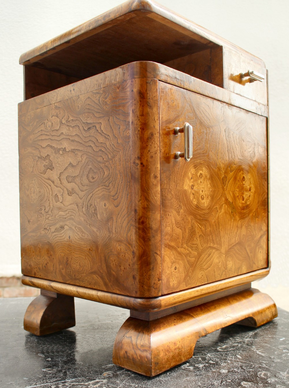 Art Deco Italian Pair of Matching Bedside Table Cabinets in Walnut, c1930 View XII
