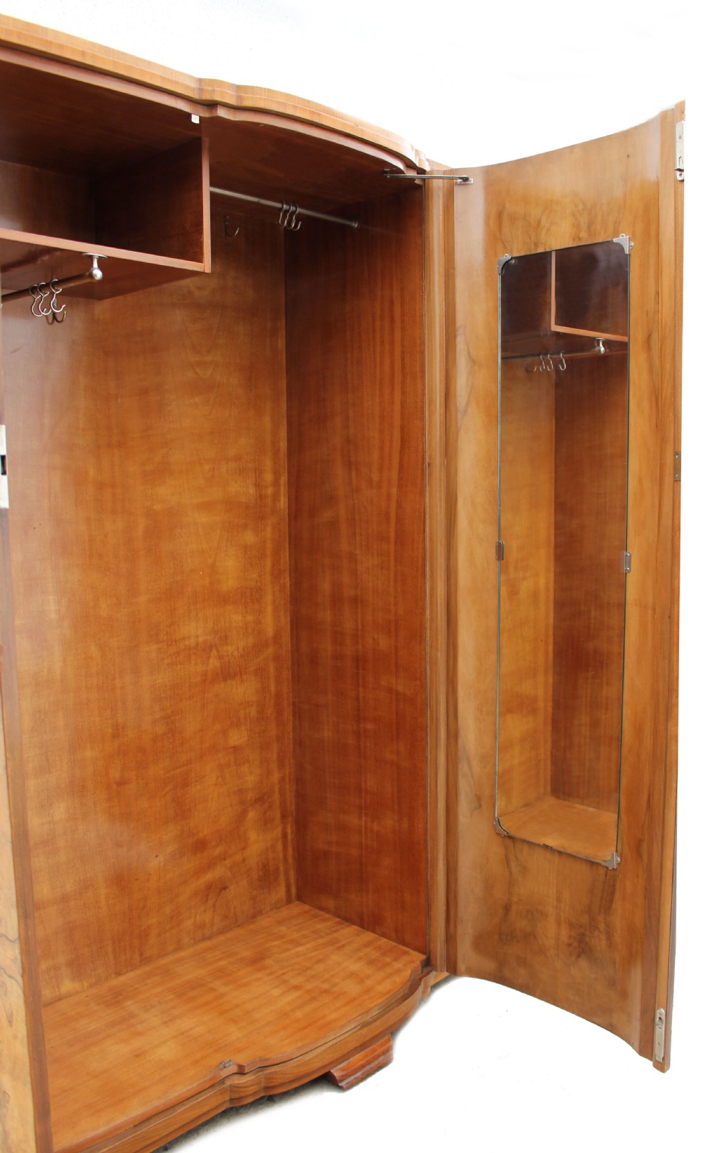 Art Deco Triple Walnut Three Door Wardrobe, c1930 View IX
