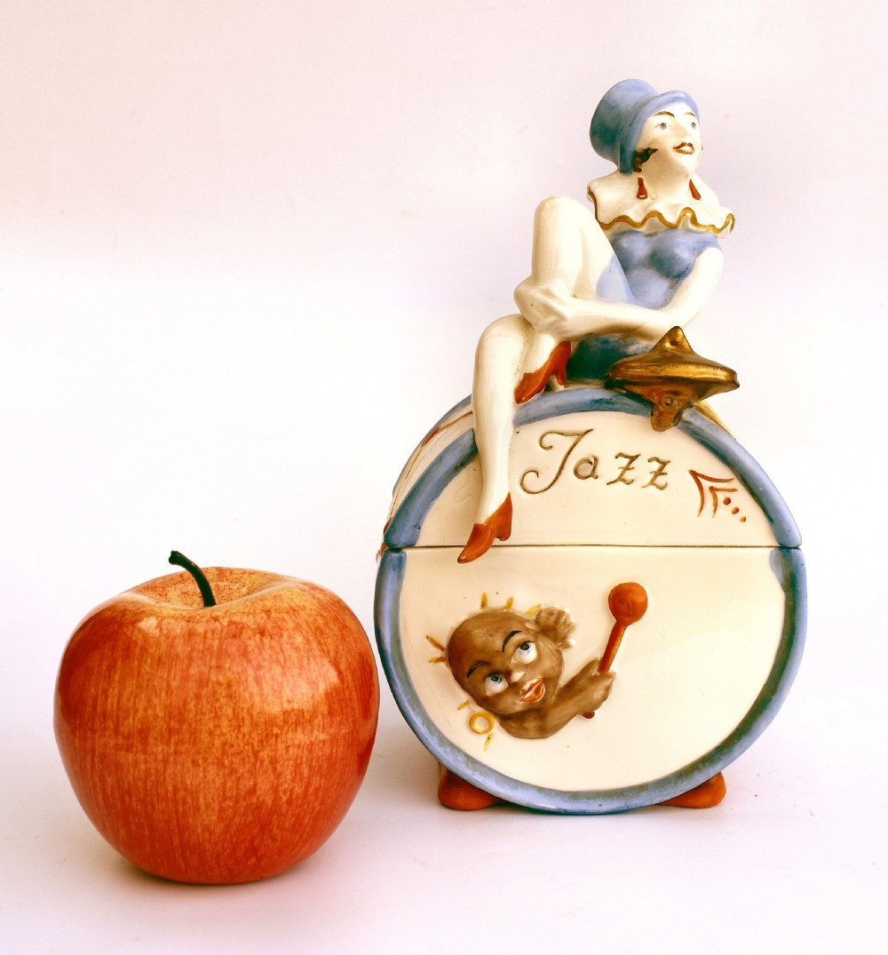 Art Deco Rare Ceramic Bonbonniere Box, German, c1930 View III