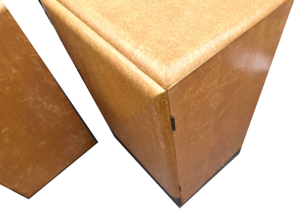 Art Deco Pair of Matching Bedside Cabinets in Blonde Maple, 1930s View V