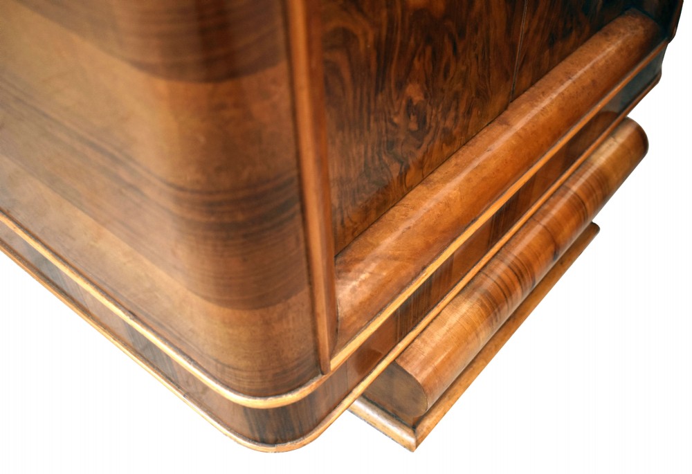 Art Deco Italian Matching Pair Of Walnut Bedside Cabinets, c1930 View VI