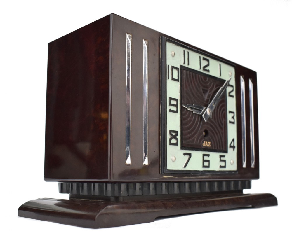 Art Deco French Bakelite Mantle clock By Jaz, c1930 View II