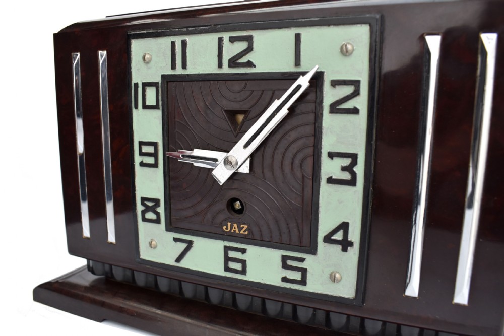 Art Deco French Bakelite Mantle clock By Jaz, c1930 View VII