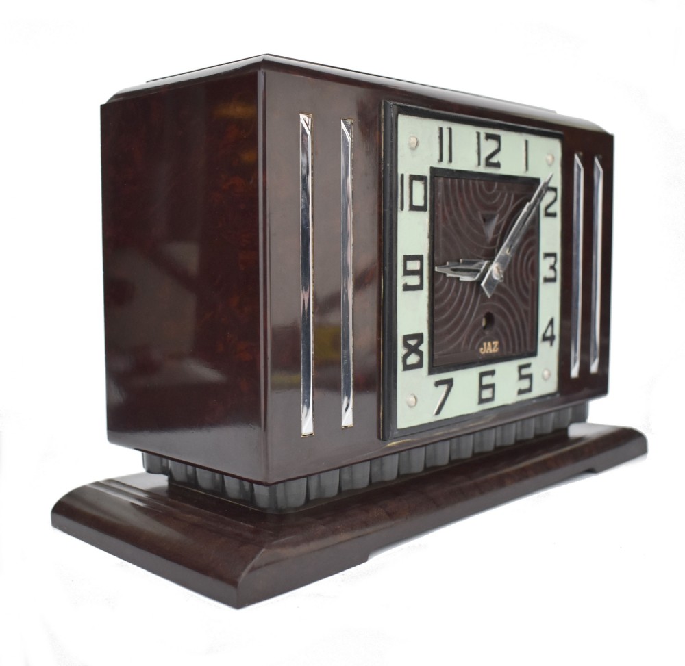 Art Deco French Bakelite Mantle clock By Jaz, c1930 View XI
