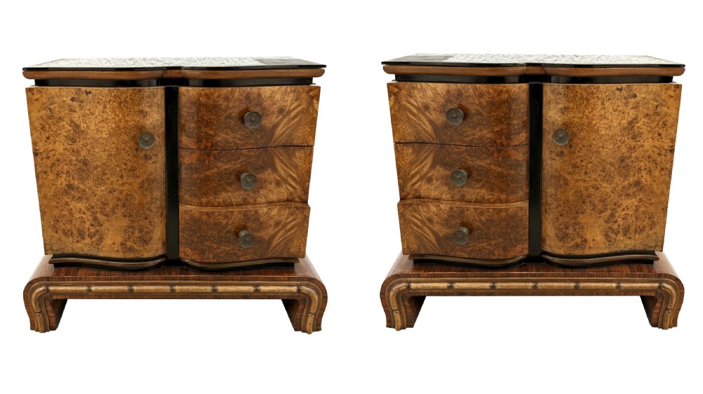 Art Deco Italian Pair of Matching Bedside Cabinets in Walnut, c1930 View III