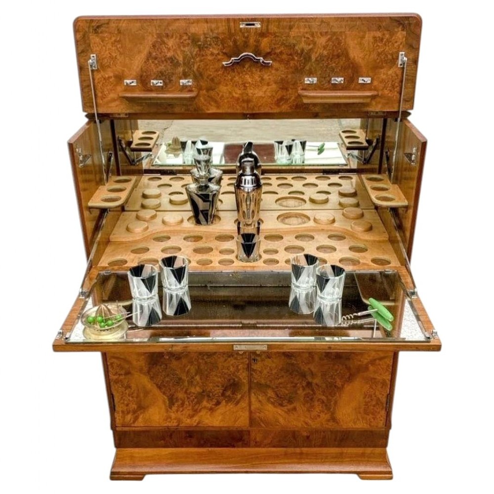 Art Deco Figured Walnut Cocktail Drinks Cabinet, c1930