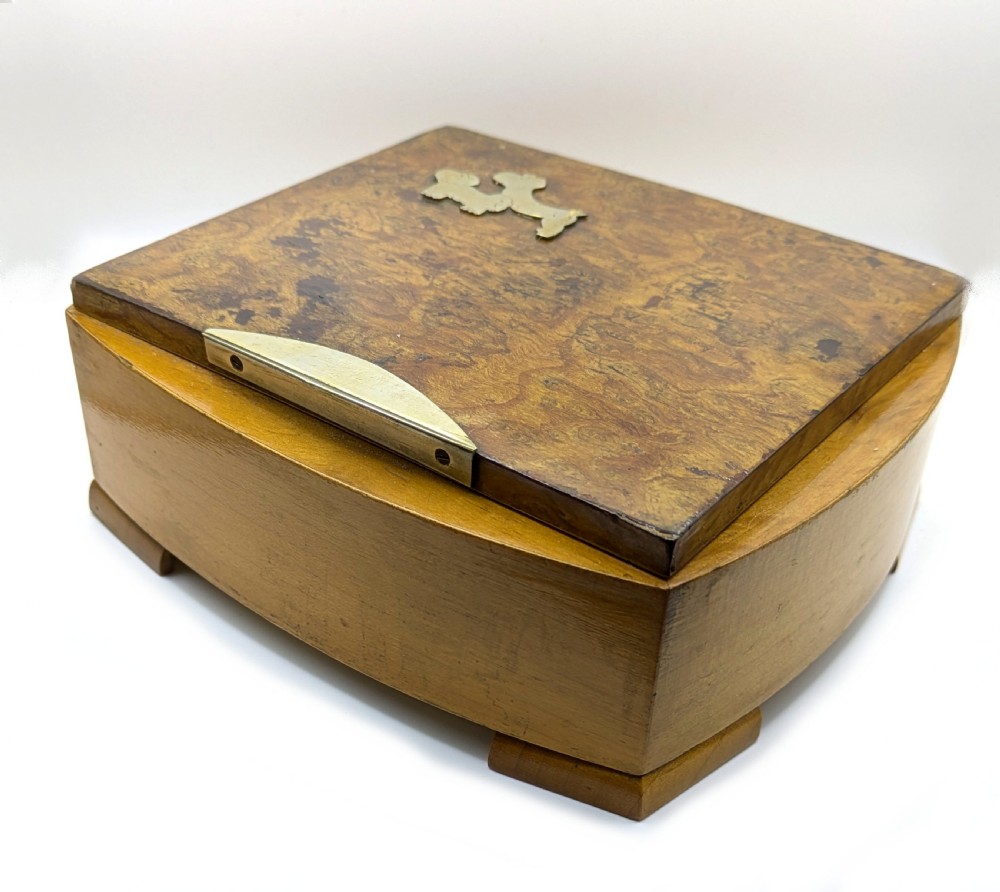 An Art Deco burr walnut cigarette box with a brass front latch and an inlaid metal Scottie dog motif on the lid. View III