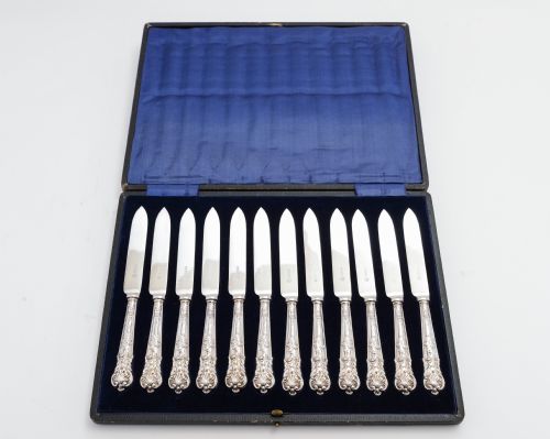 Boxed Set of 12 Silver Handled Fruit Knives.