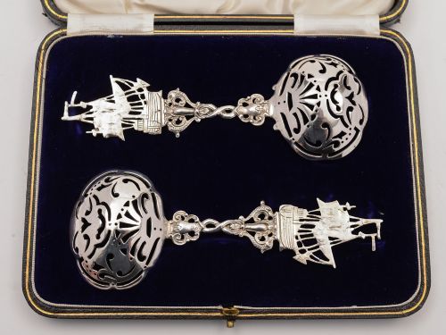 fig 1. 20th Century Dutch Pair of Cased Silver Serving Spoons, 1912