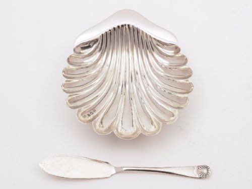 fig 1. Cased Silver Butter Shell and Knife, Birmingham 1920
