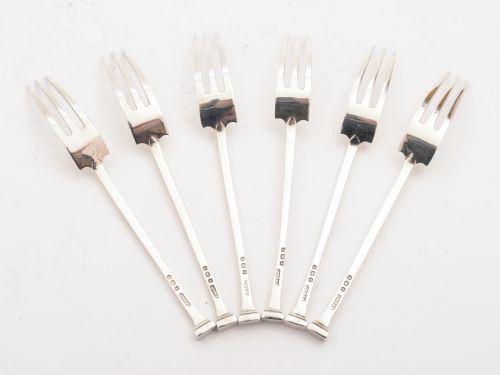 fig 1. Cased Set of 6 Silver Cake Forks, Birmingham 1924