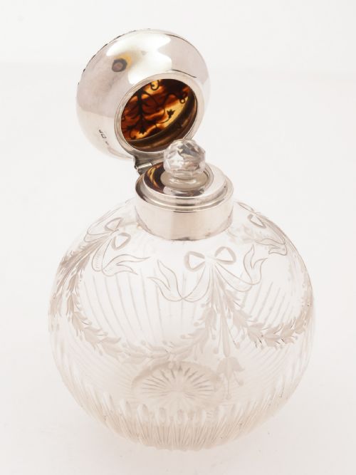 fig 1. Tortoise Shell and Silver Topped Scent Bottle, London 1928