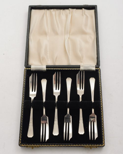 Nice Cased Set of  6 Silver Cake Forks - Sheffield 1958