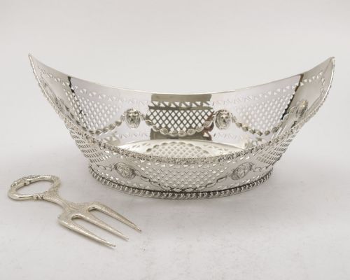 Elegant Edwardian Silver Plated Bread Basket - Circa 1905