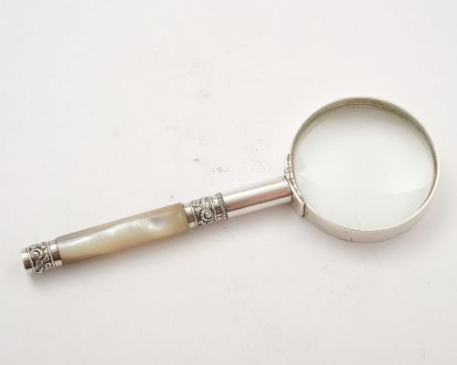 Lovely Victorian M.o.p Handled Magnifying Glass - Sheffield 1894

A Lovely Moth of Pearl Handled Magnifying Glass