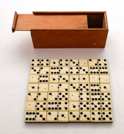 Nice Edwardian Set of  Dominoes - Circa 1905