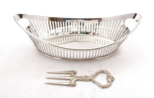 Lovely Edwardian Silver Plated Bread Basket - Circa 1905