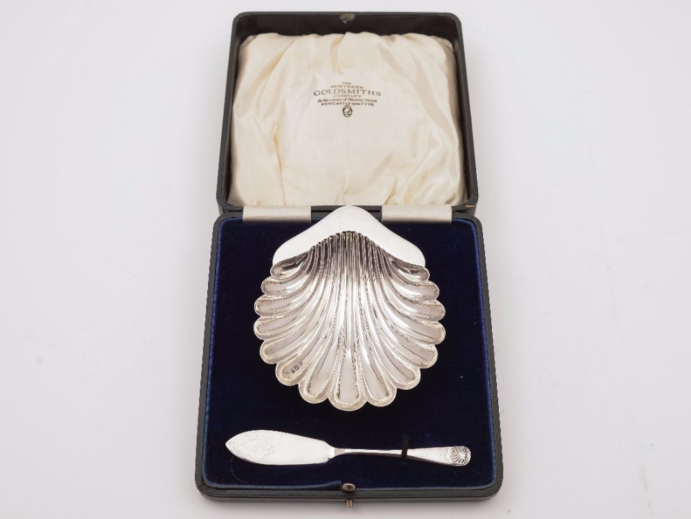 Cased Silver Butter Shell and Knife, Birmingham 1920
