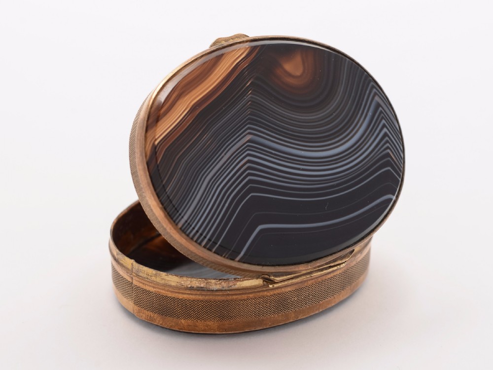 Agate and Brass Oval Snuff Box, Circa 1900 View III