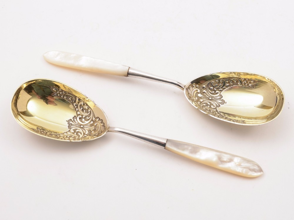 Edwardian Cased Pair of Serving Spoons, Circa 1905 View III