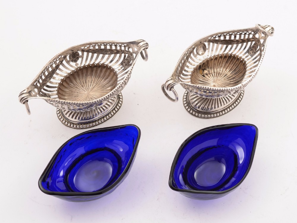 Victorian Cased Pair of Silver Salts, Birmingham 1892 View V