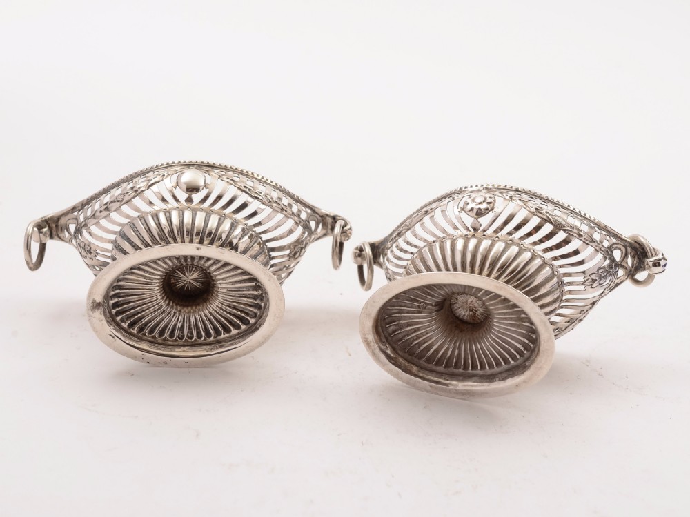 Victorian Cased Pair of Silver Salts, Birmingham 1892 View VI