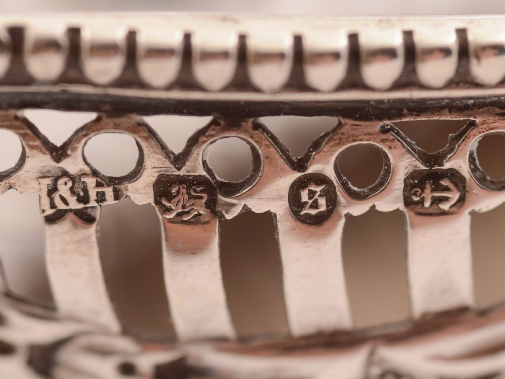Victorian Cased Pair of Silver Salts, Birmingham 1892 View VIII