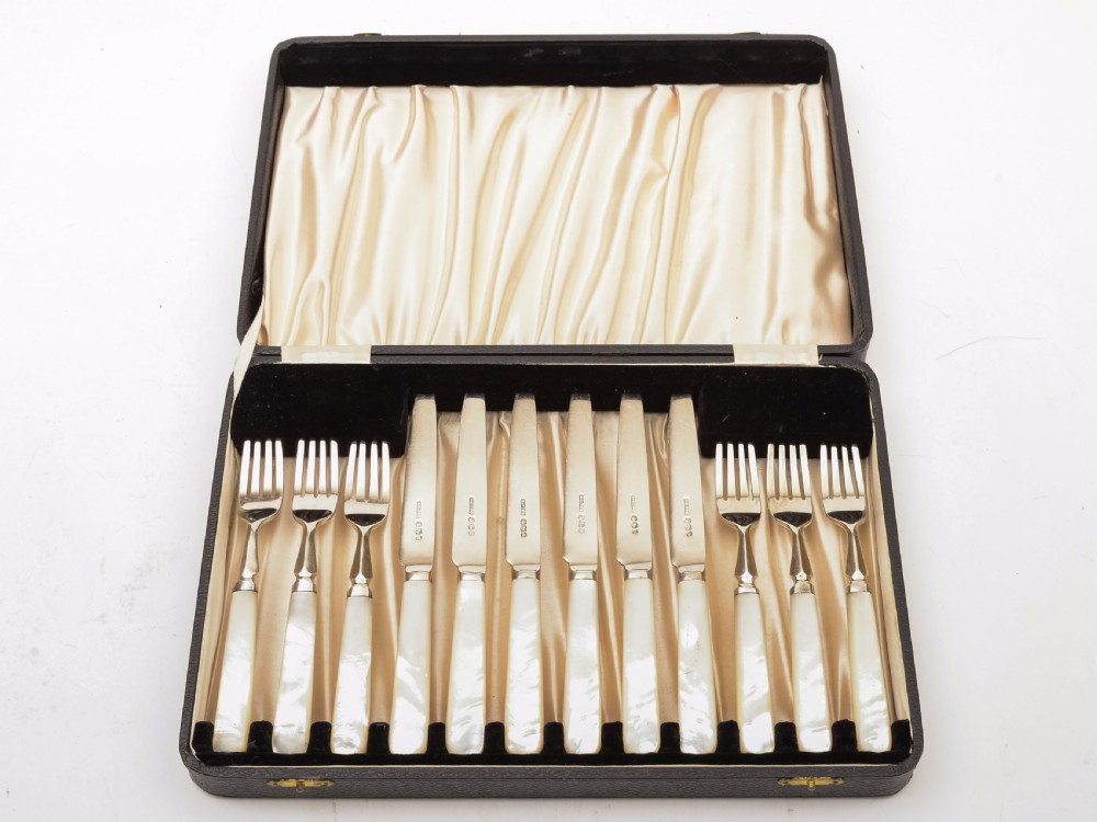 Cased Silver and Mother of Pearl Dessert Set, Sheffield 1933 View II