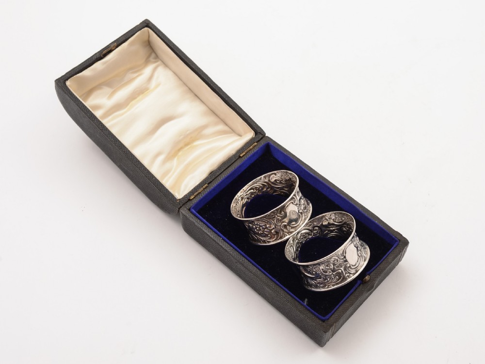 Cased Pair of Edwardian Silver Napkin Rings, Birmingham 1904 View II