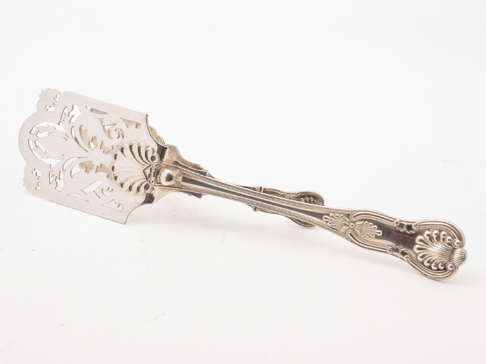 Pair of Victorian Kings Pattern Serving Tongs, Circa 1890 View III