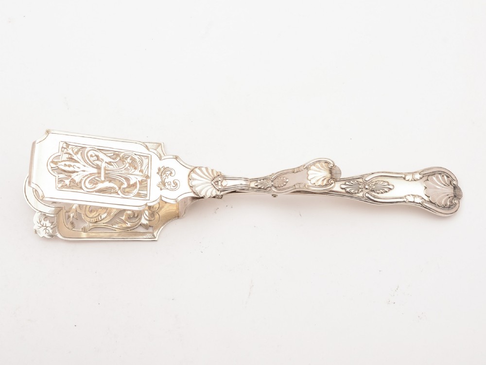 Pair of Victorian Kings Pattern Serving Tongs, Circa 1890 View IV