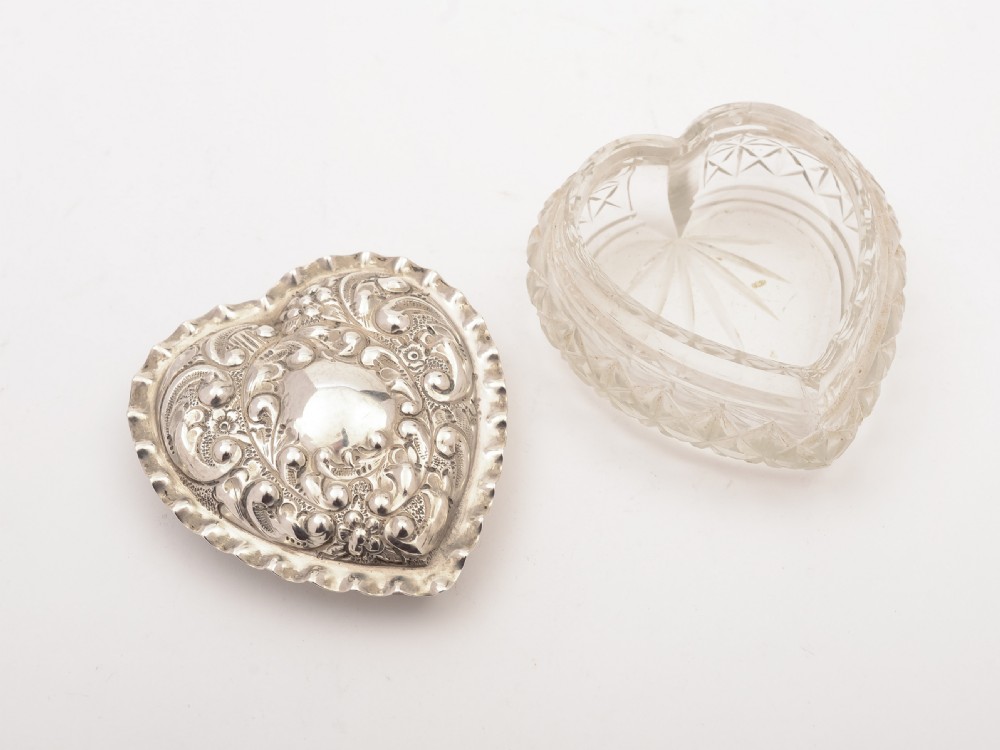 Edwardian Heart Shaped Silver Lidded Box, Birmingham 1901 View III