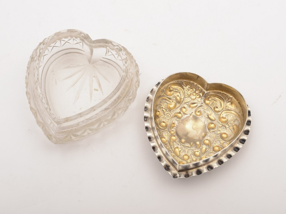 Edwardian Heart Shaped Silver Lidded Box, Birmingham 1901 View IV