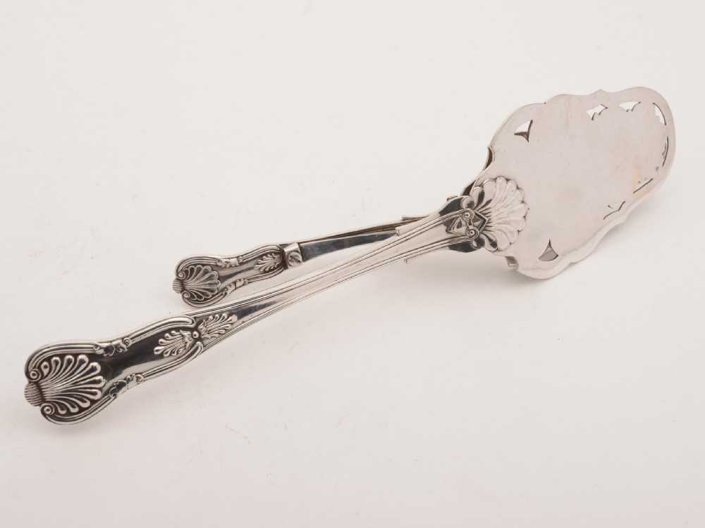 Pair of Victorian Kings Pattern Serving Tongs, Circa 1890 View II