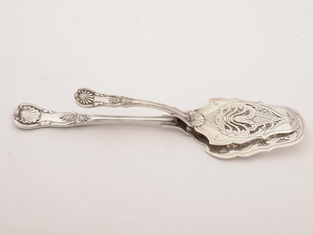 Pair of Victorian Kings Pattern Serving Tongs, Circa 1890 View III