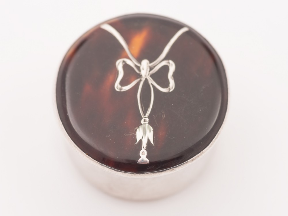 Silver and Tortoise Shell Pill Box, Chester 1911