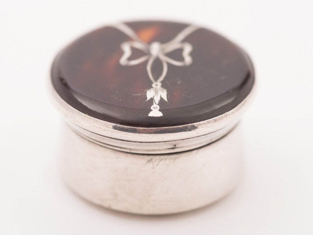 Silver and Tortoise Shell Pill Box, Chester 1911 View II