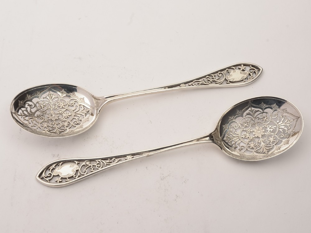 Edwardian Cased Pair of Silver Serving Spoons, Sheffield 1906 View III