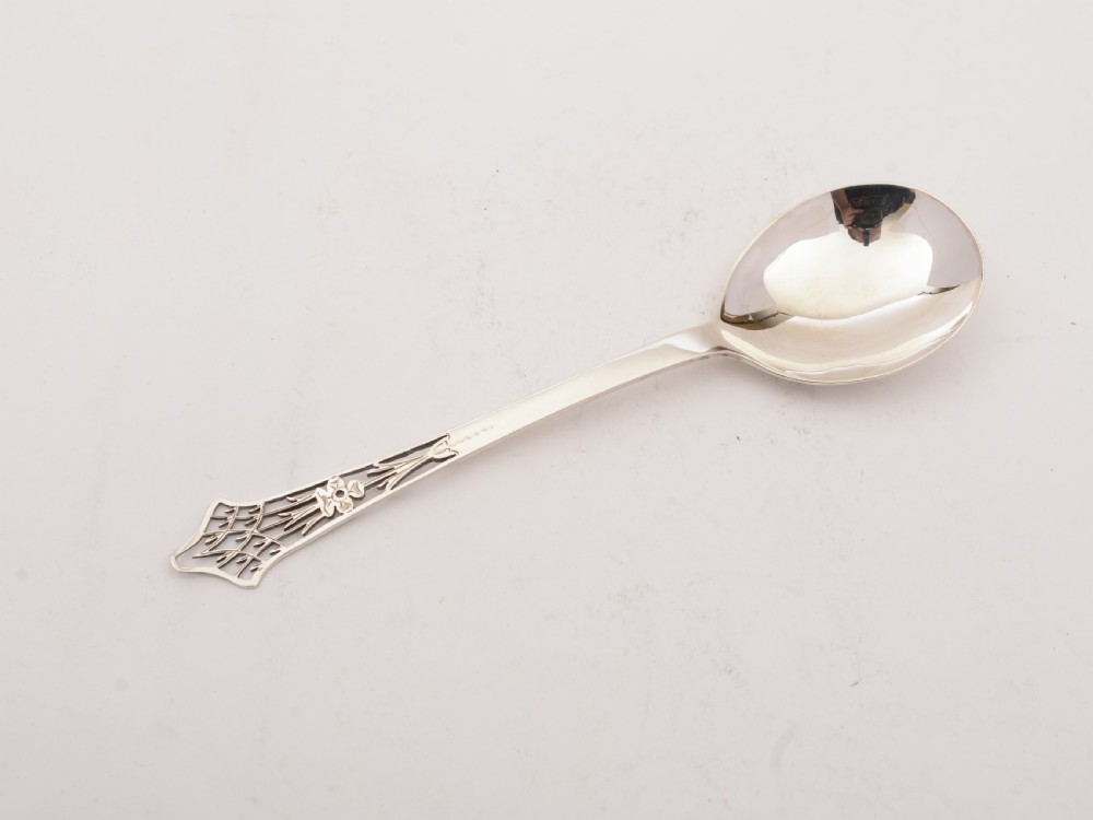 Cased Edwardian Silver Serving Spoon, Sheffield 1905 View III