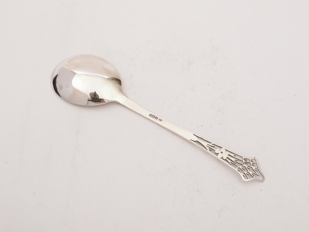 Cased Edwardian Silver Serving Spoon, Sheffield 1905 View IV