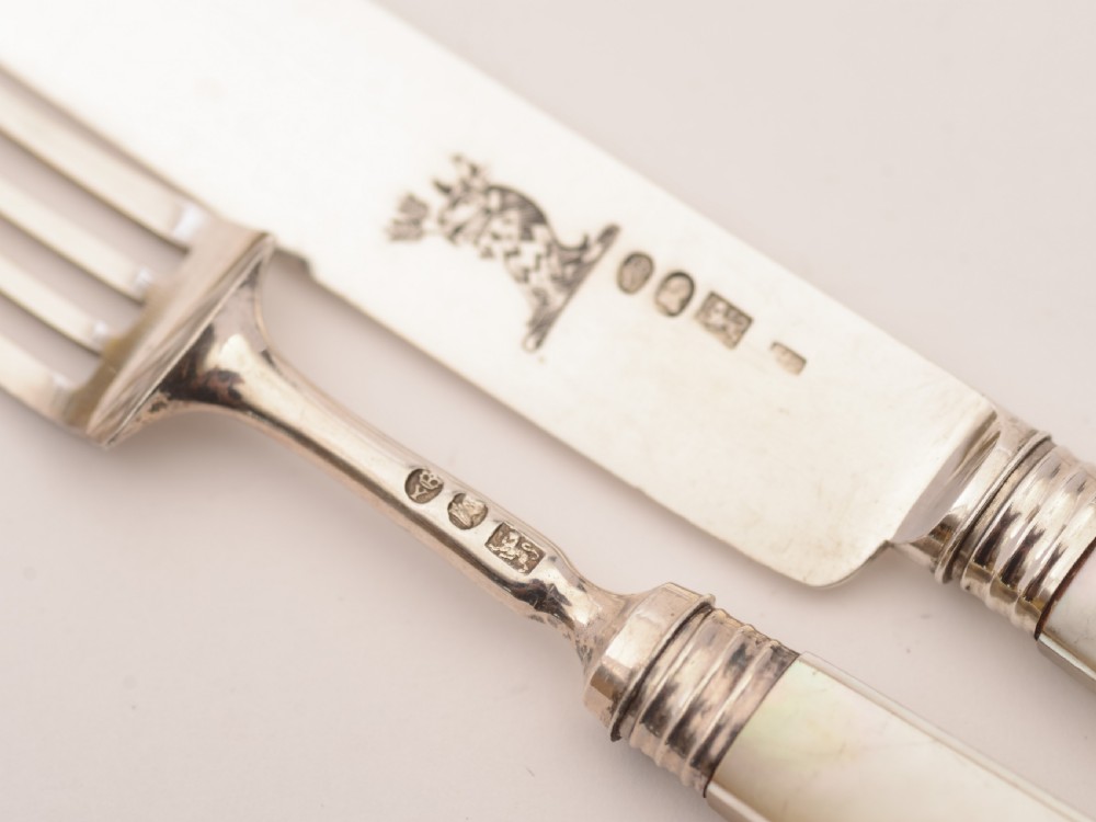 Silver and Mother of Pearl handled Dessert Set, Sheffield 1821 View IV