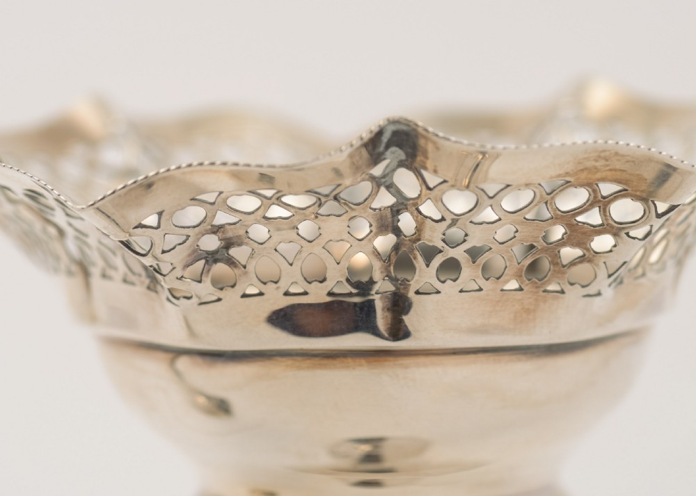 Lovely Pair of Edwardian  Silver Vases - Sheffield 1906 View V
